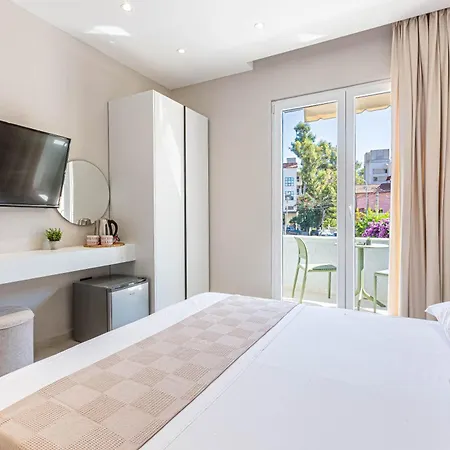 Lian 8 - Double W Balcony --- Brand New - Lungomare 3 Min Apartment *