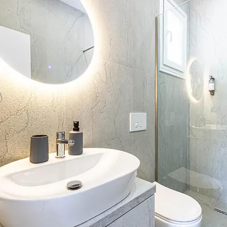 Lian 8 - Double W Balcony --- Brand New - Lungomare 3 Min Lejlighed Vlorë
